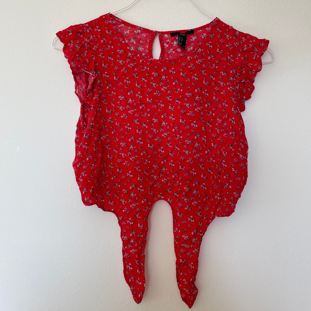 Floral crop top with front tie in red - Picture 2 of 4